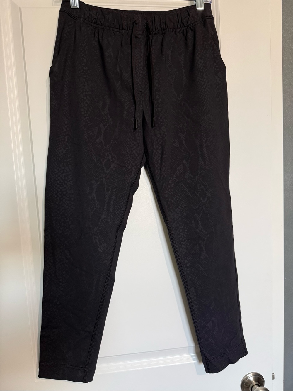 lululemon athletica Jet Set Black Cropped Ankle Pants with Subtle Snake Print